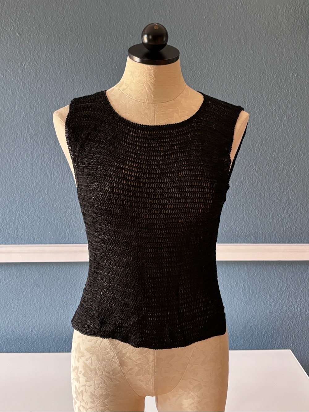 Vintage Valenti Black Sleeveless Knit Top in Medium